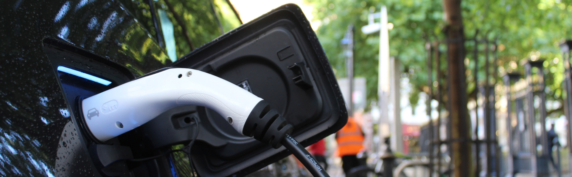 Electric Vehicles vs Petrol and Diesel - Which To Choose